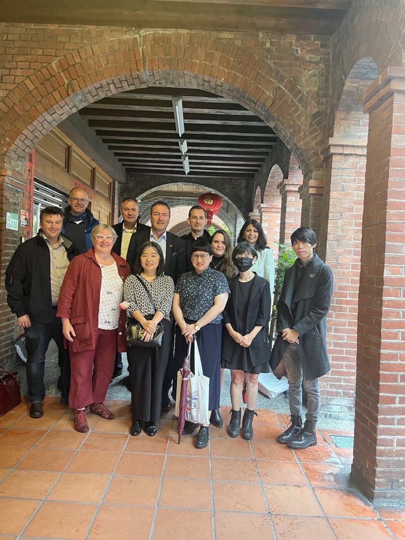 Besuch in Taiwan 2 Im Bild zu sehen sind von links nach rechts : Boris Mijatovic (B90/Die Grünen) links außen, Michael Brand (CDU) links hinten , Heike Engelhardt (CDU) links vorne,